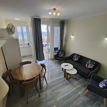 Nidos Apartment